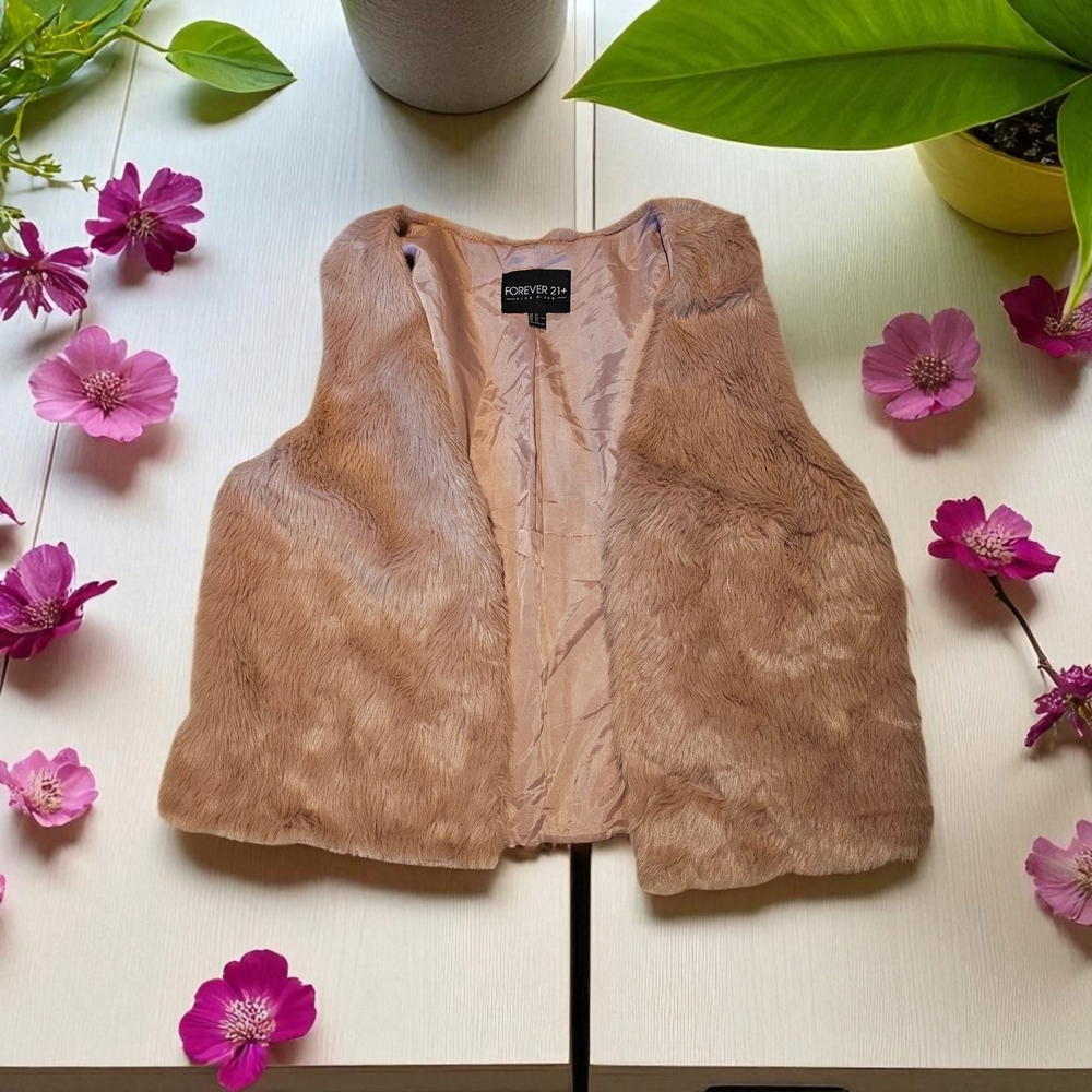 Forever 21 Faux Fur Vest in Light Pink